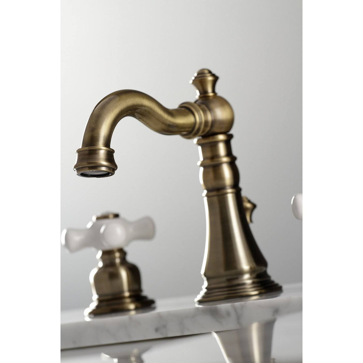 Polished Brass Widespread Bathroom Faucet W96234